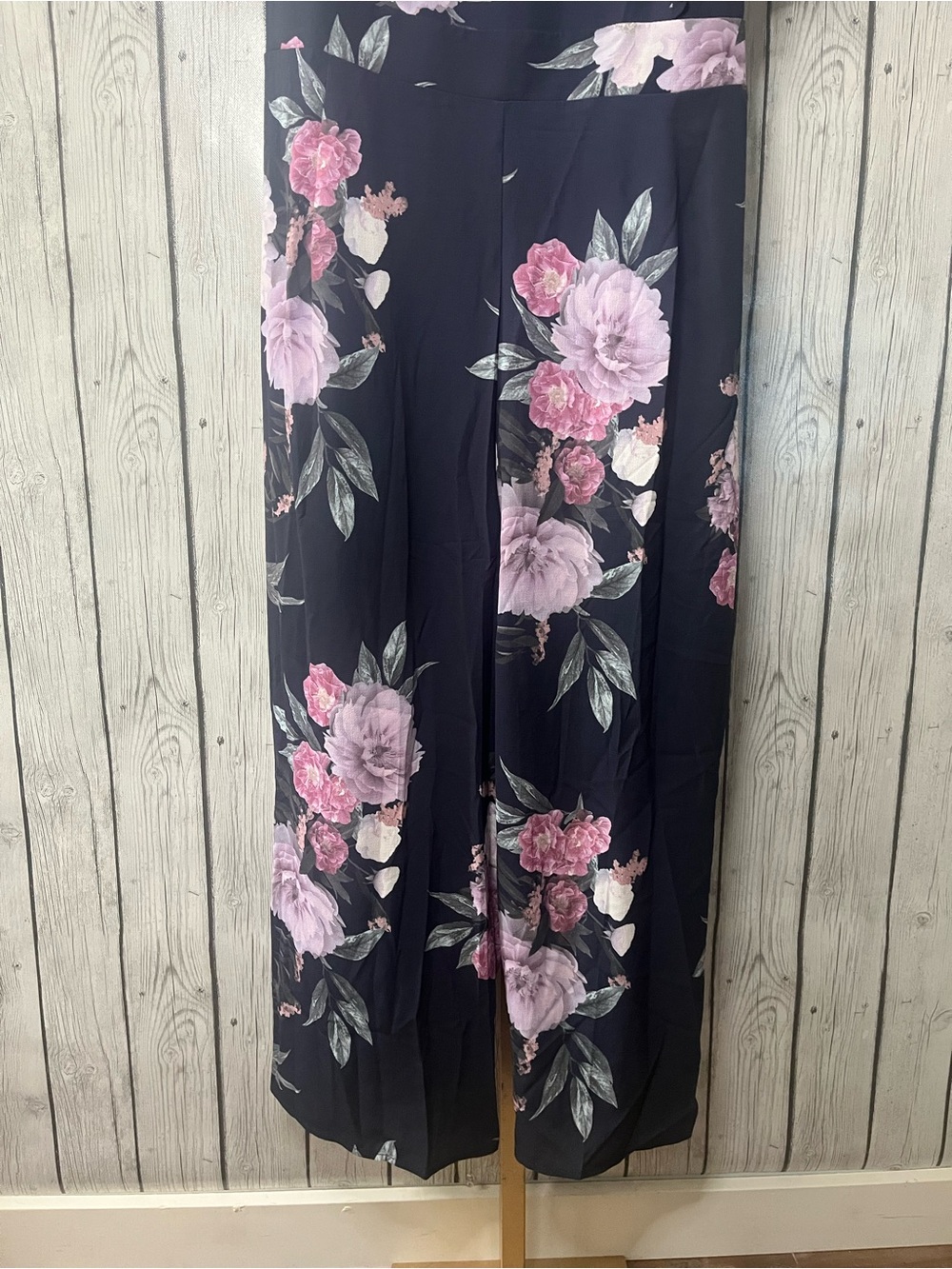 City Chic Dark Floral Wide Leg Jumpsuit V-Neck Flutter Sleeve Plus Size XL NWT - Picture 4 of 9
